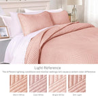 Exclusivo Mezcla California King Quilt Bedding Set, Lightweight Blush Pink Oversized King Bedspreads Soft Modern Geometric Coverlet Set for All Seasons (1 Quilt and 2 Pillow Shams)