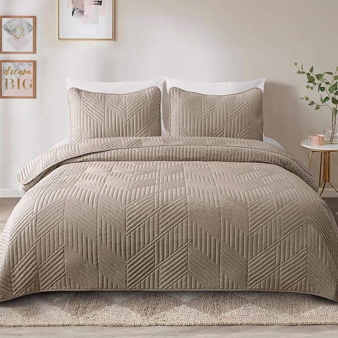 Exclusivo Mezcla Ultrasonic Full Queen Quilt Bedding Set, Lightweight Taupe Bedspreads Soft Modern Geometric Coverlet Set for All Seasons (1 Quilt and 2 Pillow Shams)