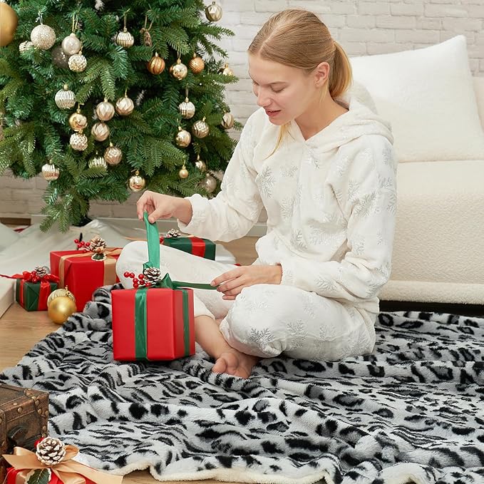 Cozy Bliss Luxury Faux Fur Throw Blanket Leopard Print, Non Shedding Double Sided Sherpa Blankets Super Soft Fluffy Thick Warm Throws Home Decor for Couch Bed Sofa Women,50"*60"Inches Snow Leopard