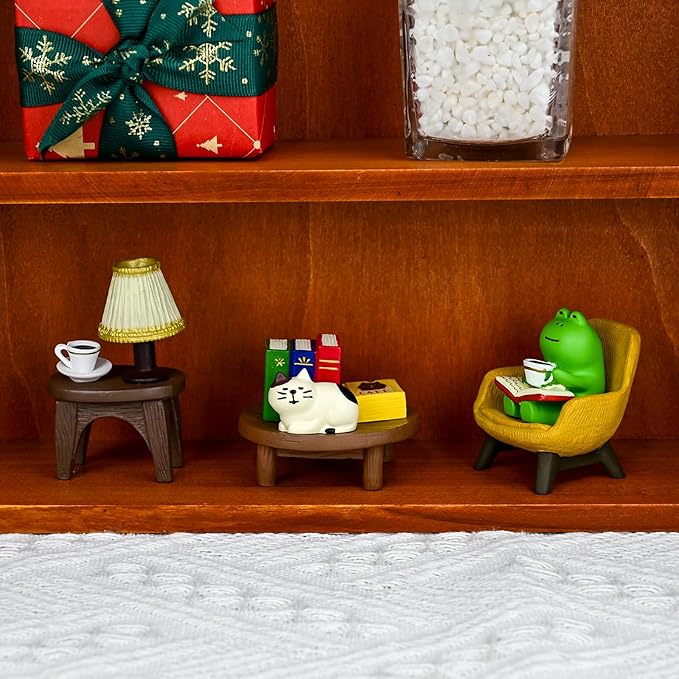 Miniature Frog Figurines Statue, Adorable Frog Collectibles for Desk and Bedroom Decor, Perfect Indoor Home Decorations and Gifts Set