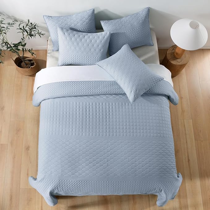 HORIMOTE HOME Light Blue King Size Quilt Set - Soft Microfiber Bedspread with 2 Shams, Lightweight & All-Season Geometric Coverlet for Cozy Bedding