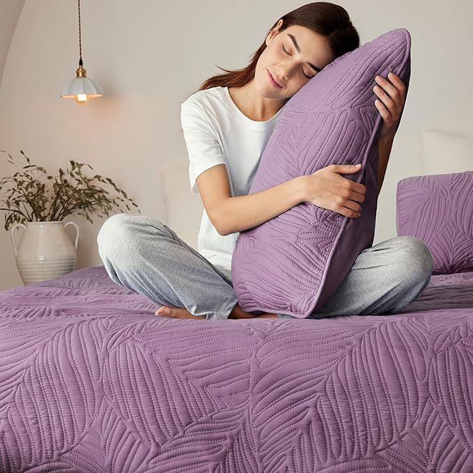 Exclusivo Mezcla King Size Quilt Bedding Set, Lightweight Dusty Lavender Quilts King Size for All Seasons, Soft Microfiber Bedspreads Coverlets Bed Cover with Leaf Pattern, 3 Piece