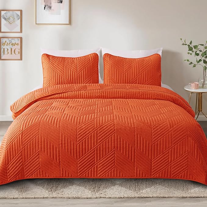 Exclusivo Mezcla Ultrasonic Full Queen Quilt Bedding Set, Lightweight Burnt Orange Bedspreads Soft Modern Geometric Coverlet Set for All Seasons (1 Quilt and 2 Pillow Shams)