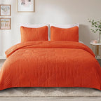 Exclusivo Mezcla California King Quilt Bedding Set, Lightweight Burnt Orange Oversized King Bedspreads Soft Modern Geometric Coverlet Set for All Seasons (1 Quilt and 2 Pillow Shams)