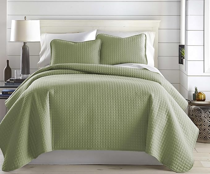 Southshore Fine Living, Inc. Oversized King Quilt Bedding Set, Pet Hair Resistant Bedding, Microfiber Lightweight Bedspread, California King Coverlet Set w/2 Pillow Shams, Sage Green Quilt