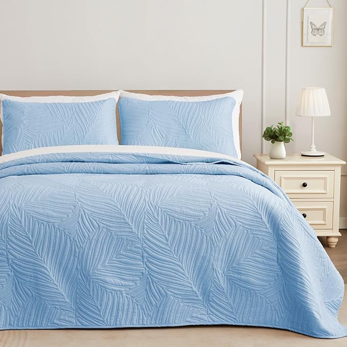 Exclusivo Mezcla King Size Quilt Bedding Set, Lightweight Sky Blue Quilts King Size for All Seasons, Soft Microfiber Bedspreads Coverlets Bed Cover with Leaf Pattern, 3 Piece