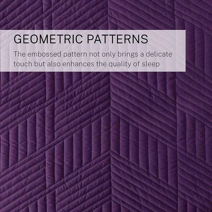 Exclusivo Mezcla Ultrasonic King Quilt Bedding Set, Lightweight Deep Purple Bedspreads Soft Modern Geometric Coverlet Set for All Seasons (1 Quilt and 2 Pillow Shams)
