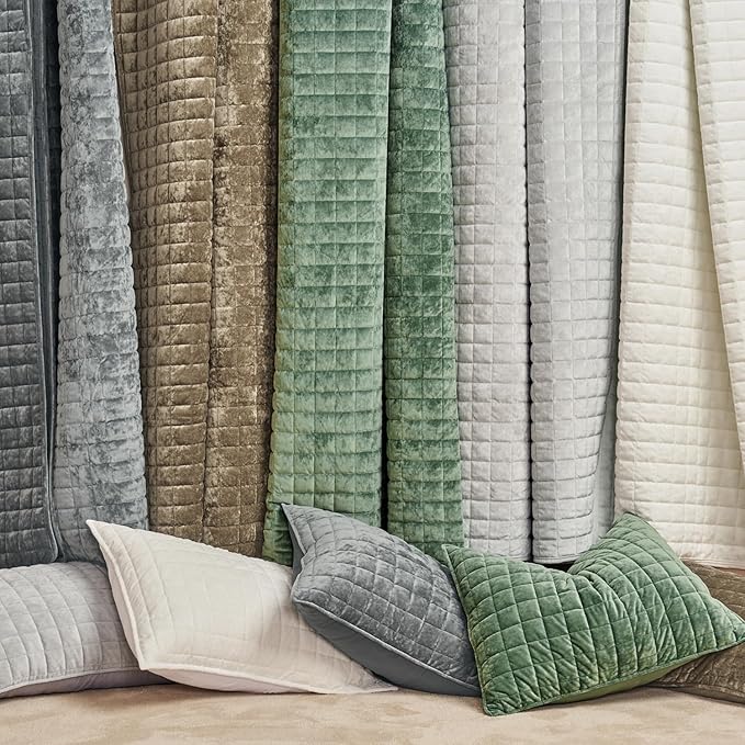RECYCO Luxury Velvet Quilt Set King Size Bedding Sets, Ultra Soft Velvet Comforter Set, Lightweight Channel Box Stitch Oversized Bedspread Coverlet for All Season, with 2 Shams, Charcoal Gray
