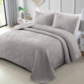 Exclusivo Mezcla California King Quilt Bedding Set, Lightweight Light Grey Oversized King Bedspreads Soft Modern Geometric Coverlet Set for All Seasons (1 Quilt and 2 Pillow Shams)