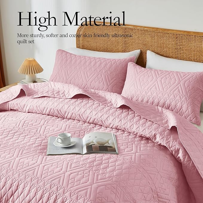 akkialla King/Cal King Quilt Set, Pink Lightweight Microfiber Bedspread Coverlet, Boho Geometric Pattern, Soft All-Season Bedding, 3-Piece (1 Quilt, 2 Pillow Shams) | Breathable fabric, Modern style