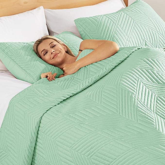 Exclusivo Mezcla Ultrasonic Twin Quilt Bedding Set, Lightweight Mint Green Bedspreads Soft Modern Geometric Coverlet Set for All Seasons (1 Quilt and 1 Pillow Sham)