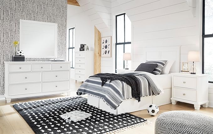 Signature Design by Ashley Fortman Casual 5 Drawer Chest for Bedroom, White