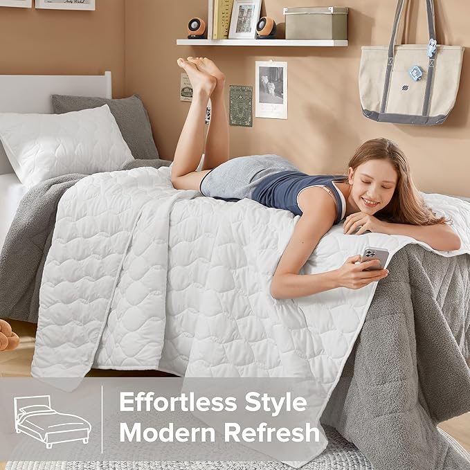 Comfort Spaces Twin Quilt Set Modern Reversible Ogee Coverlet Twin Bedding Set Cozy Quilted Winter Layer, All Season Lightweight Soft Twin Size Quilt, Kienna, Twin/Twin XL White Ogee 2 Piece