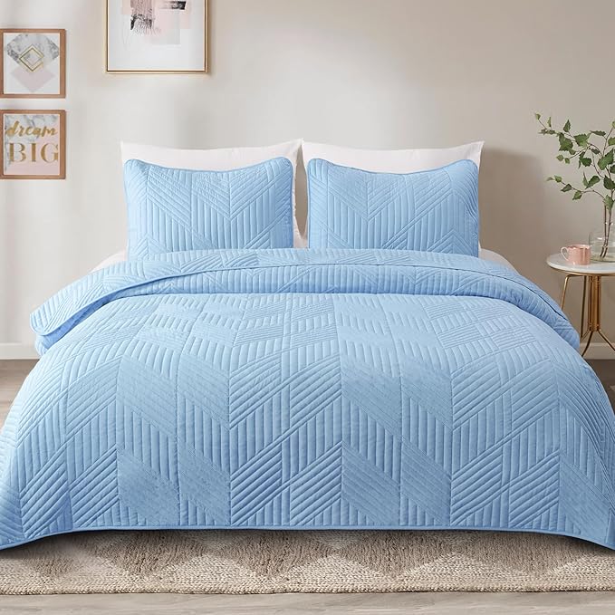 Exclusivo Mezcla Ultrasonic King Quilt Bedding Set, Lightweight Light Blue Bedspreads Soft Modern Geometric Coverlet Set for All Seasons (1 Quilt and 2 Pillow Shams)