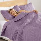 Exclusivo Mezcla Ultrasonic King Quilt Bedding Set, Lightweight Dusty Lavender Bedspreads Soft Modern Geometric Coverlet Set for All Seasons (1 Quilt and 2 Pillow Shams)