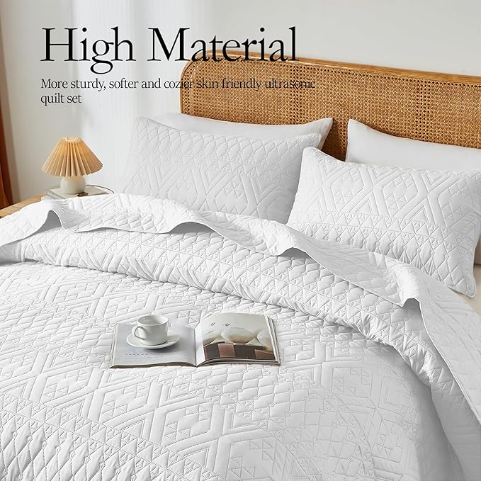 akkialla King/Cal King Size Quilt Bedding Set,White Lightweight Microfiber Soft Bedspread,Modern Style Geometric Pattern Coverlet Set for All Seasons,3 Piece(1 Quilt,2 Pillow Shams)