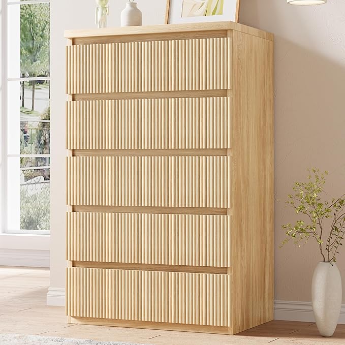 Fluted 5 Drawer Dresser, 43" Tall Dresser Chest of Drawers Curved Profile Design, Wood Mid Century Vertical Dresser Natural Texture for Bedroom, Oak Dresser
