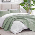 Love's cabin King Size Quilt Bedding Set Sage Bedspreads - Bed Summer Lightweight Bedspread Comforter - Wave Pattern Bedding Coverlet for All Season - 3 Pieces (1 Quilt, 2 Pillow Shams)