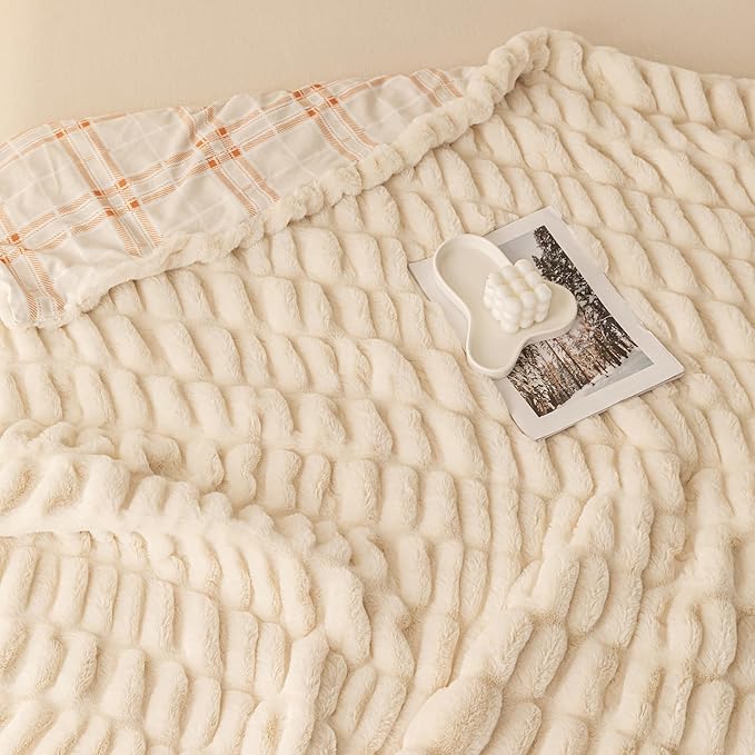 Sophia & William Ruched Faux Fur Throw Blanket for Couch - Luxury Lightweight Plush Fuzzy Cozy Soft Blankets, Cream, 50" x 60"