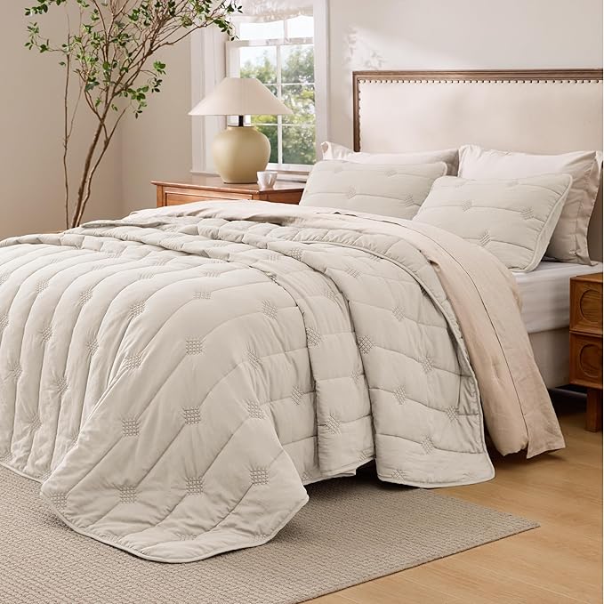 Bedsure Quilts Queen Size– Ultra Soft Cloud Lightweight Bedspread Coverlet Set with 2 Pillow Shams, Breathable & Cozy Comforter Set for All Season Use, Beige, 3 Piece (90x96 Inches)