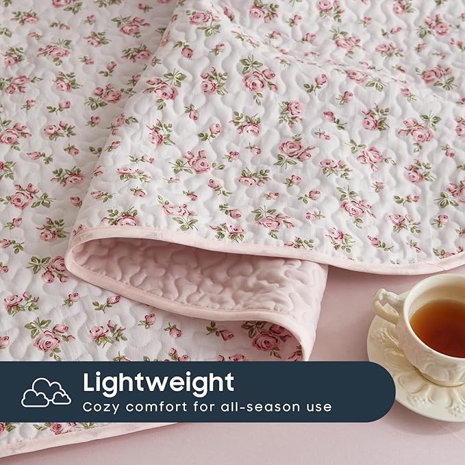 Wake In Cloud - Floral Quilt Set, Coquette Cottagecore Shabby Chic Flower Pattern for Women Teen Girls, Reversible Lightweight Bedspread Coverlet, 3 Pieces, Pink, Queen/Full Size
