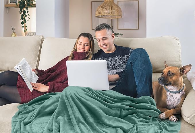 Utopia Bedding Fleece Blanket Twin Size Celadon 300GSM Luxury Anti-Static Fuzzy Soft Microfiber Bed Blanket (60x80 Inch)