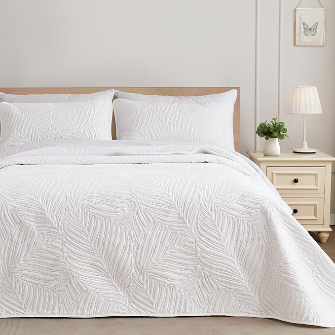 Exclusivo Mezcla Twin Quilt Bedding Set, Lightweight White Quilts Twin Size for All Seasons, Soft Microfiber Bedspreads Coverlets Bed Cover with Leaf Pattern, 2 Piece