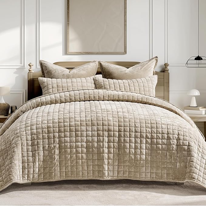 RECYCO Luxury Velvet Quilt Set, California King 118'' x 106'' Oversized Bedspread, Ultra Soft Velvet Comforter, Lightweight Box Stitch Bedding Sets for All Season, with 2 Shams, Urban Taupe