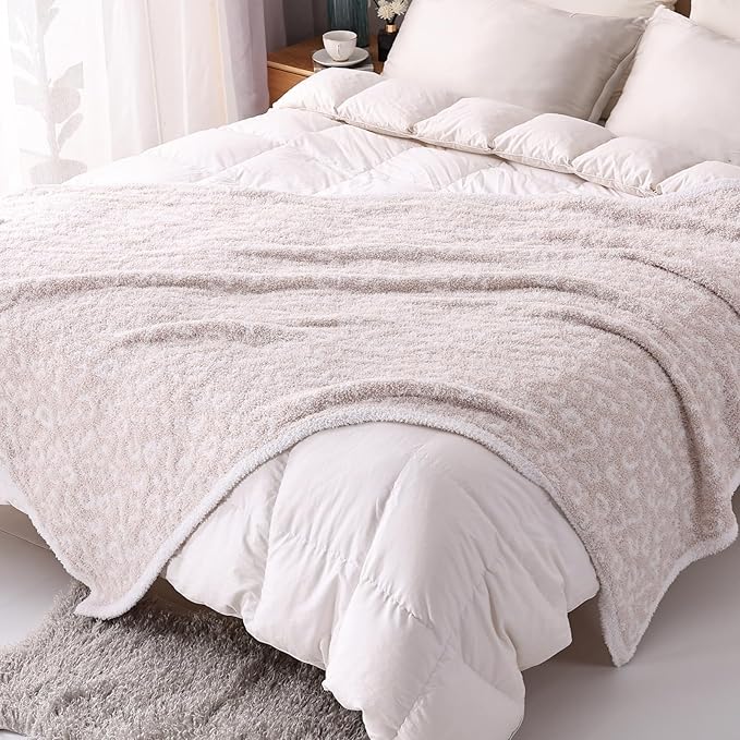 Panku Ultra Soft Leopard Throw Blanket, Plush Cozy Cheetah Blankets for Couch and Sofa Gift Pack, Knit Reversiable Luxury Fluffy Blanket Throw (50x60 Inches, Cream Stone)