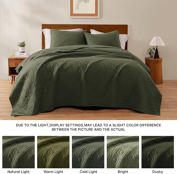 WRENSONGE Queen Quilt-3 Pieces Geometric Olive Green Bedspreads Queen Size Quilt Bedding Set for All Seasons, Soft Summer Coverlet with 2 Pillow Shams Suitable for Bed, Couch, Quilted Blanket