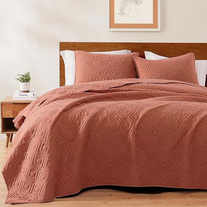 WRENSONGE Queen Quilt-3 Pieces Geometric Autumn Leaf Bedspreads Queen Size Quilt Bedding Set for All Seasons, Soft Summer Coverlet with 2 Pillow Shams Suitable for Bed, Couch, Quilted Blanket