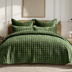 RECYCO Luxury Velvet Quilt Set Full Queen Size Bedding Sets, Ultra Soft Velvet Comforter Set, Lightweight Channel Box Stitch Oversized Bedspread Coverlet for All Season, with 2 Shams, Loden Green
