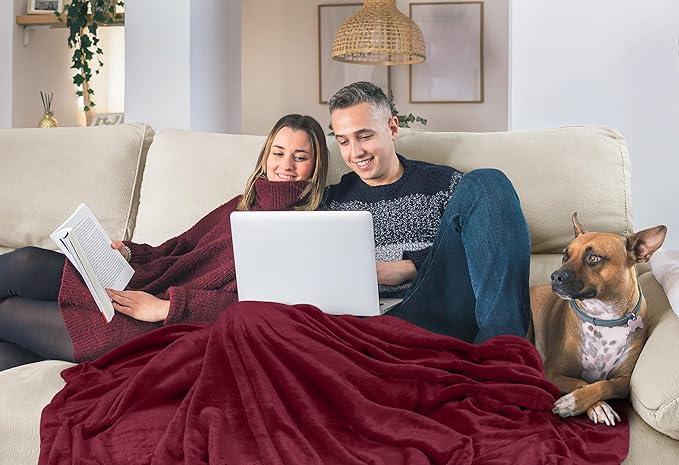 Utopia Bedding Fleece Blanket Twin Size Burgundy 300GSM Luxury Anti-Static Fuzzy Soft Microfiber Bed Blanket (60x80 Inch)