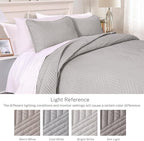 Exclusivo Mezcla California King Quilt Bedding Set, Lightweight Light Grey Oversized King Bedspreads Soft Modern Geometric Coverlet Set for All Seasons (1 Quilt and 2 Pillow Shams)