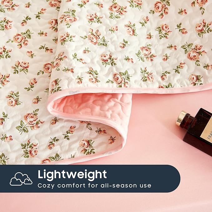 Wake In Cloud - Floral Quilt Set, Coquette Cottagecore Shabby Chic Flower Pattern for Women Teen Girls, Reversible Lightweight Bedspread Coverlet, 3 Pieces, Peach Blush, Twin/Twin XL Size