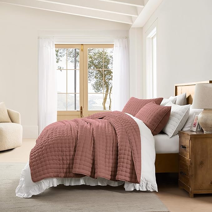 WDCOZY Queen Size Quilts Bedding Sets with 2 Pillow Shams, Lightweight Soft Bedspread Coverlet, Quilted Blanket Thin Comforter Bed Cover for All Season, 3 Pieces, 90x90 inches, Rose Red