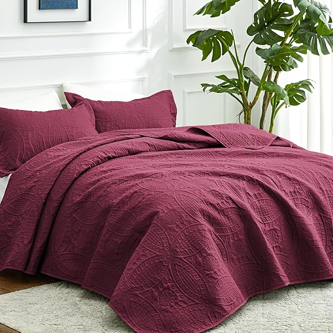 Love's cabin California King Size Quilt Bedding Set Burgundy Bedspreads - Cal King Lightweight Bedspread Comforter - Coin Pattern Coverlet for All Season - 3 Pieces (1 Quilt, 2 Pillow Shams)