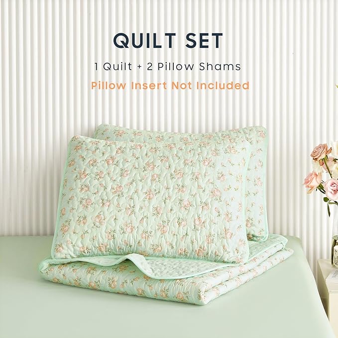 Wake In Cloud - Floral Quilt Set, Coquette Cottagecore Shabby Chic Flower Pattern for Women Teen Girls, Reversible Lightweight Bedspread Coverlet, 3 Pieces, Green Pink, Queen/Full Size