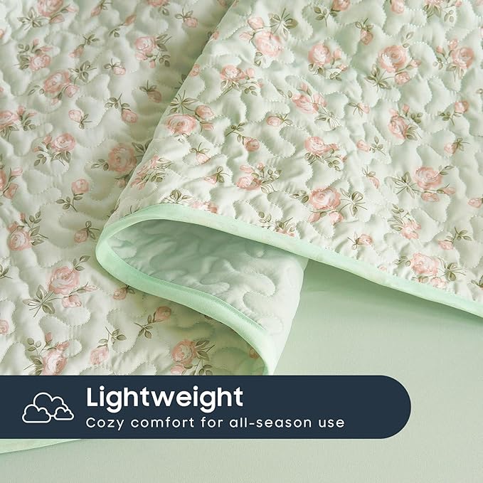 Wake In Cloud - Floral Quilt Set, Coquette Cottagecore Shabby Chic Flower Pattern for Women Teen Girls, Reversible Lightweight Bedspread Coverlet, 3 Pieces, Green Pink, King Size