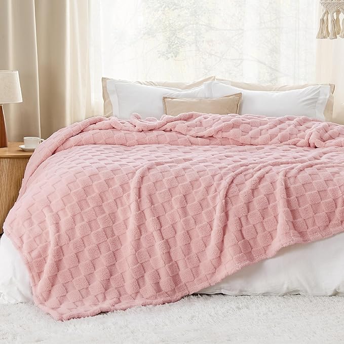 Bedsure GentleSoft King Size Blanket for Bed - Super Soft Cozy Blankets for Women Men Girls, Large Fuzzy Fleece Throw for Bedroom Decor, Pink,108x90 Inches
