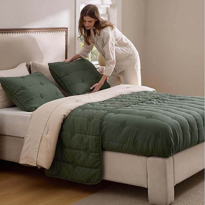 Bedsure Green Quilt King Size – Ultra Soft Cloud Lightweight Bedspread Coverlet Set with 2 Pillow Shams, Breathable & Cozy Comforter Set for All Season Use, 3 Piece (106x96 Inches)