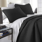 Southshore Fine Living, Inc. Twin XL Quilt Bedding Set, Dorm Room Bedding Essentials, Stain Resistant, Machine Washable Bedspread, XL/Twin Black Quilt Comforter Set/Bedspread with Pillow Sham, Black