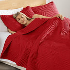 Exclusivo Mezcla Ultrasonic King Quilt Bedding Set, Lightweight Red Bedspreads Soft Modern Geometric Coverlet Set for All Seasons (1 Quilt and 2 Pillow Shams)