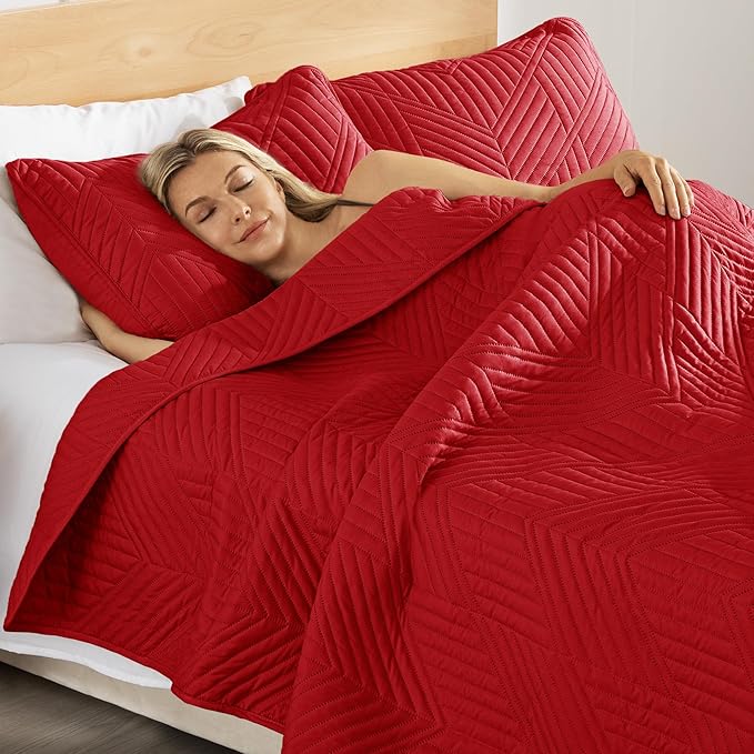 Exclusivo Mezcla Ultrasonic King Quilt Bedding Set, Lightweight Red Bedspreads Soft Modern Geometric Coverlet Set for All Seasons (1 Quilt and 2 Pillow Shams)
