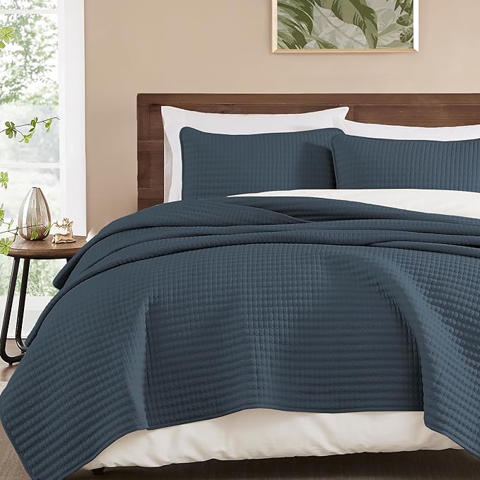 WRENSONGE Queen Quilt-3 Pieces Lightweight Navy Blue Bedspreads Queen Size Quilt Bedding Set for All Season, Soft Summer Coverlet with 2 Pillow Shams Suitable for Bed & Couch