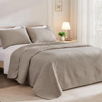 Exclusivo Mezcla King Size Quilt Bedding Set, Lightweight Taupe Quilts King Size for All Seasons, Soft Microfiber Bedspreads Coverlets Bed Cover with Leaf Pattern, 3 Piece