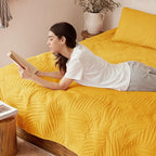 Exclusivo Mezcla Queen Quilt Bedding Set, Lightweight Yellow Quilts Queen Full Size for All Seasons, Soft Microfiber Bedspreads Coverlets Bed Cover with Leaf Pattern, 3 Piece