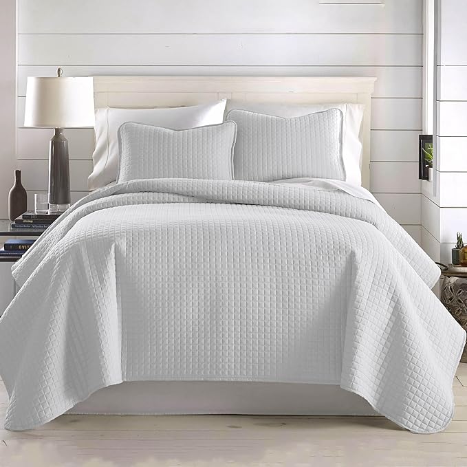 Southshore Fine Living, Inc. Oversized Quilt King Size Set, Grey Bedspread King/California Size with 2 Matching Pillow Shams, Soft Microfiber Coverlet, Easy Care, Machine Wash, Light Grey