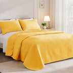 Exclusivo Mezcla California King Quilt Bedding Set, Lightweight Yellow Quilts Cal Oversized King Size for All Seasons, Soft Microfiber Bedspreads Coverlets with Leaf Pattern, 3 Piece