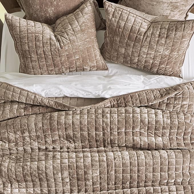 RECYCO Luxury Velvet Quilt Queen Size Bedding Set, Ultra Soft Velvet Comforter Set, Lightweight Quilted Channel Box Stitch Oversized Bedspread Coverlet for All Season, with 2 Shams, Natural Tan
